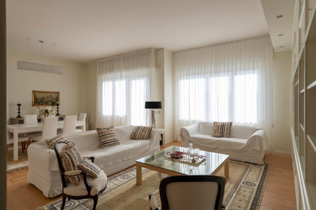 Casa Gramsci Luxury Apartment เปซาโร ภายนอก รูปภาพ