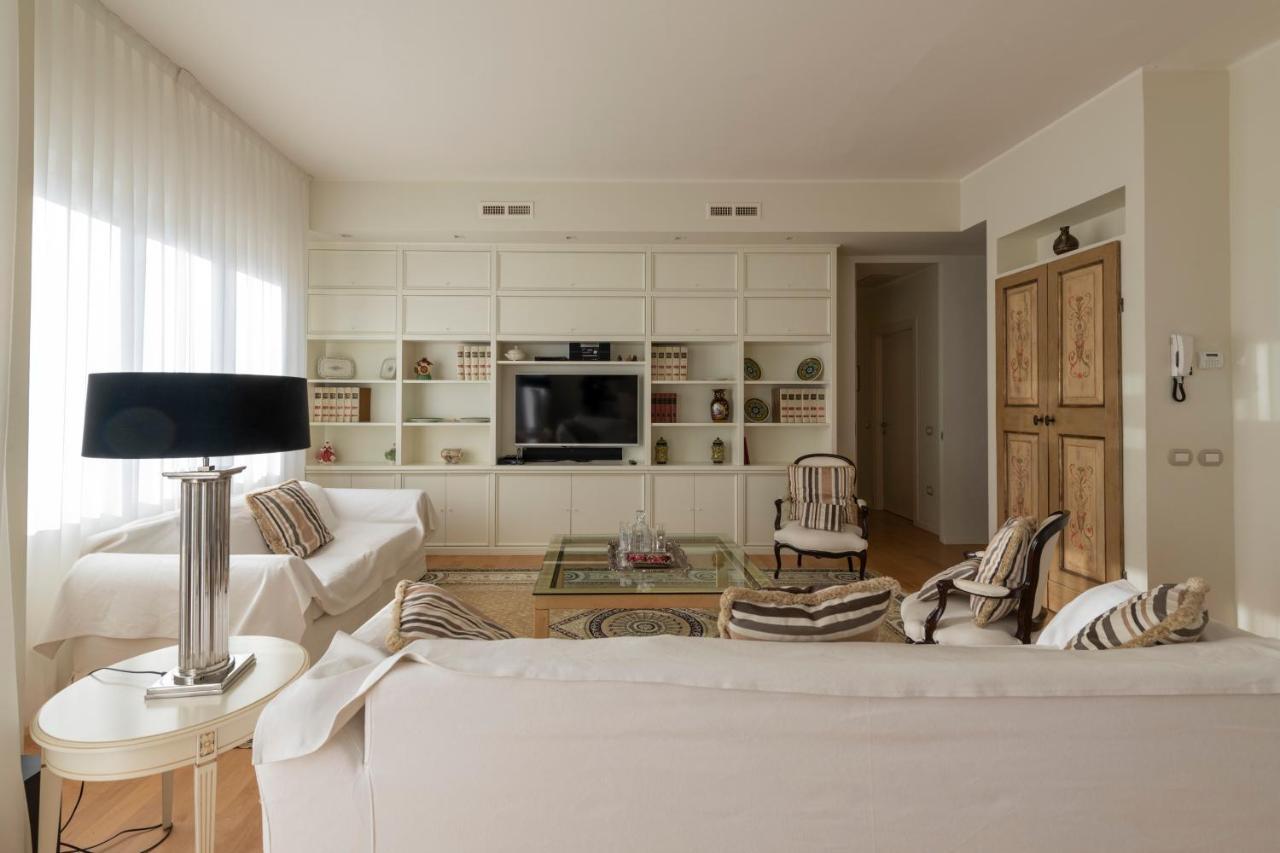 Casa Gramsci Luxury Apartment เปซาโร ภายนอก รูปภาพ