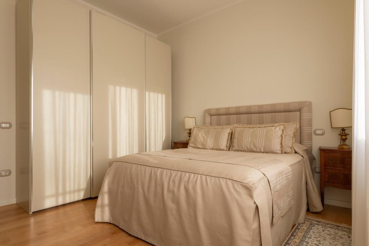 Casa Gramsci Luxury Apartment เปซาโร ภายนอก รูปภาพ