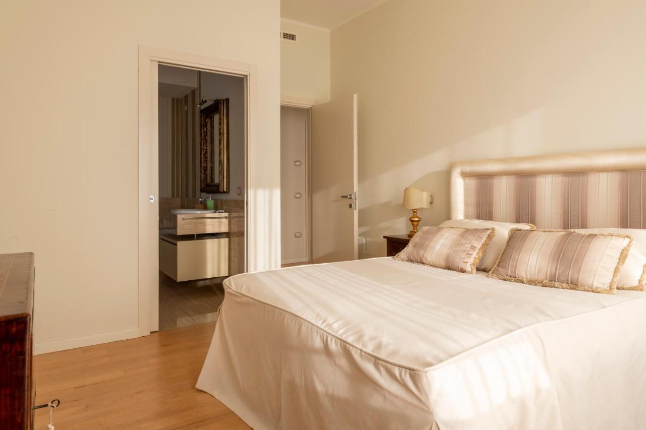 Casa Gramsci Luxury Apartment เปซาโร ภายนอก รูปภาพ