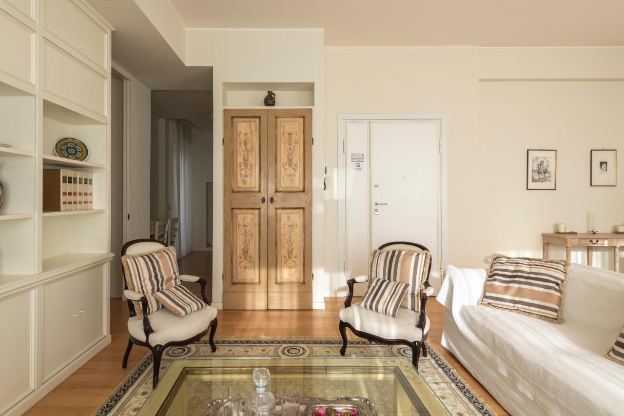 Casa Gramsci Luxury Apartment เปซาโร ภายนอก รูปภาพ