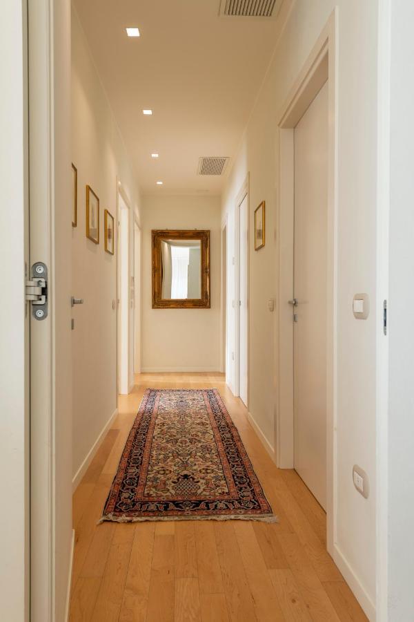 Casa Gramsci Luxury Apartment เปซาโร ภายนอก รูปภาพ