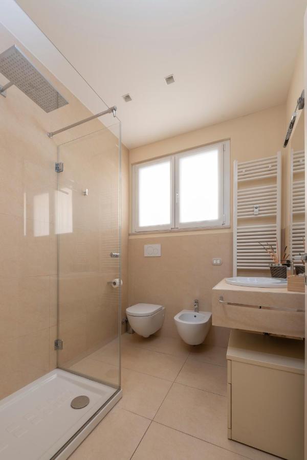 Casa Gramsci Luxury Apartment เปซาโร ภายนอก รูปภาพ