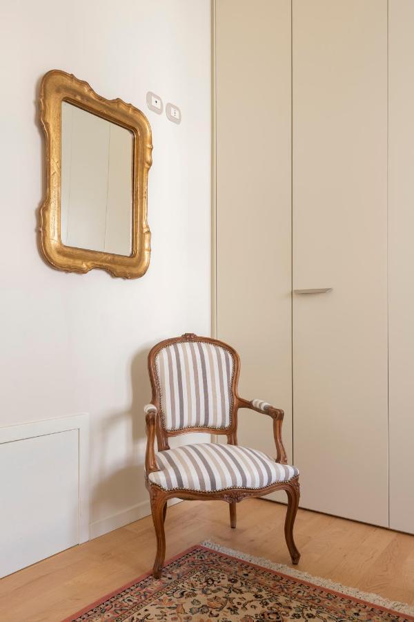 Casa Gramsci Luxury Apartment เปซาโร ภายนอก รูปภาพ