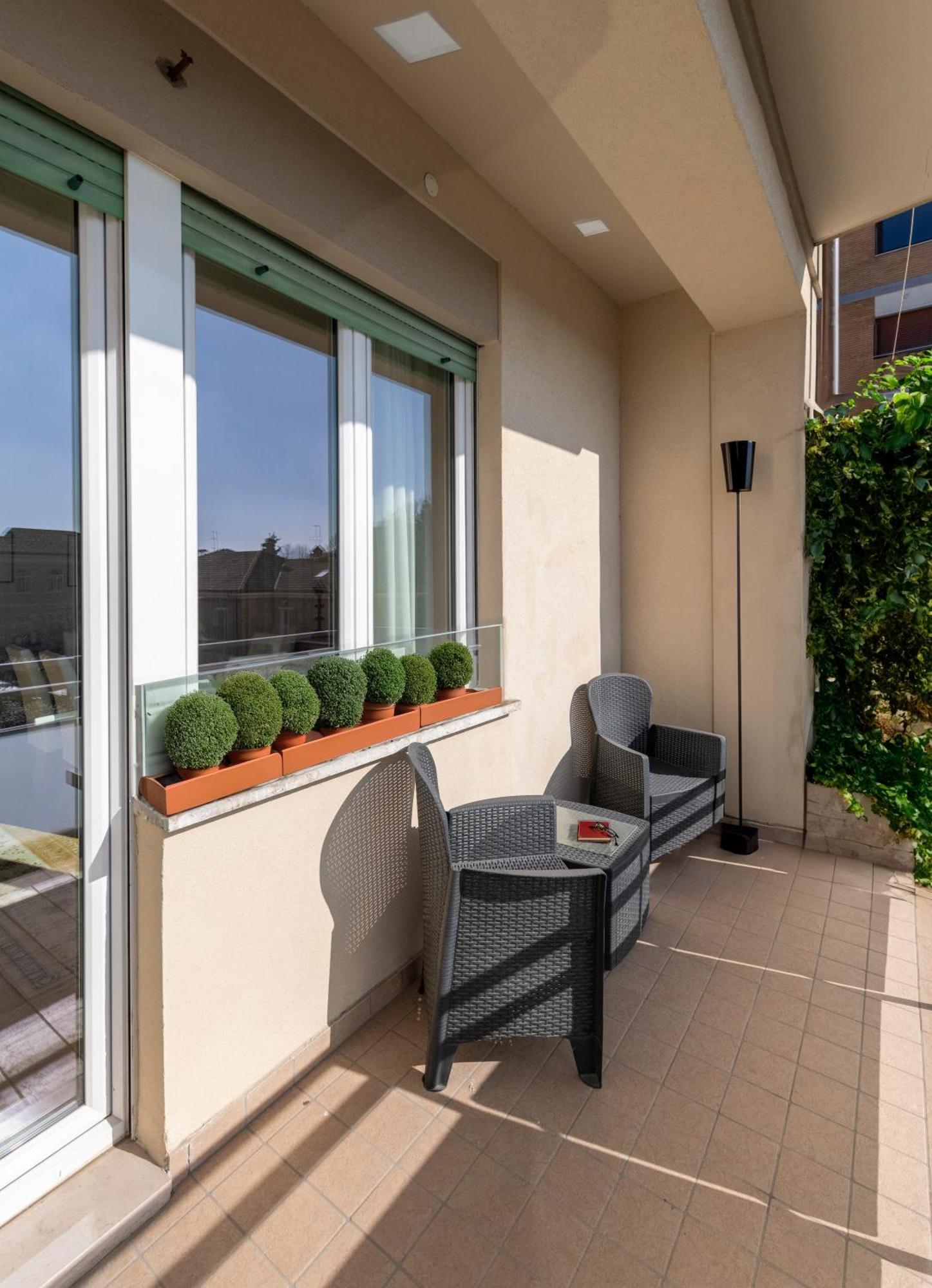 Casa Gramsci Luxury Apartment เปซาโร ภายนอก รูปภาพ